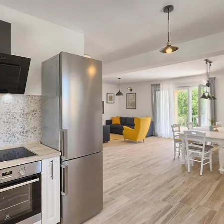 בית נופש Florami פולה